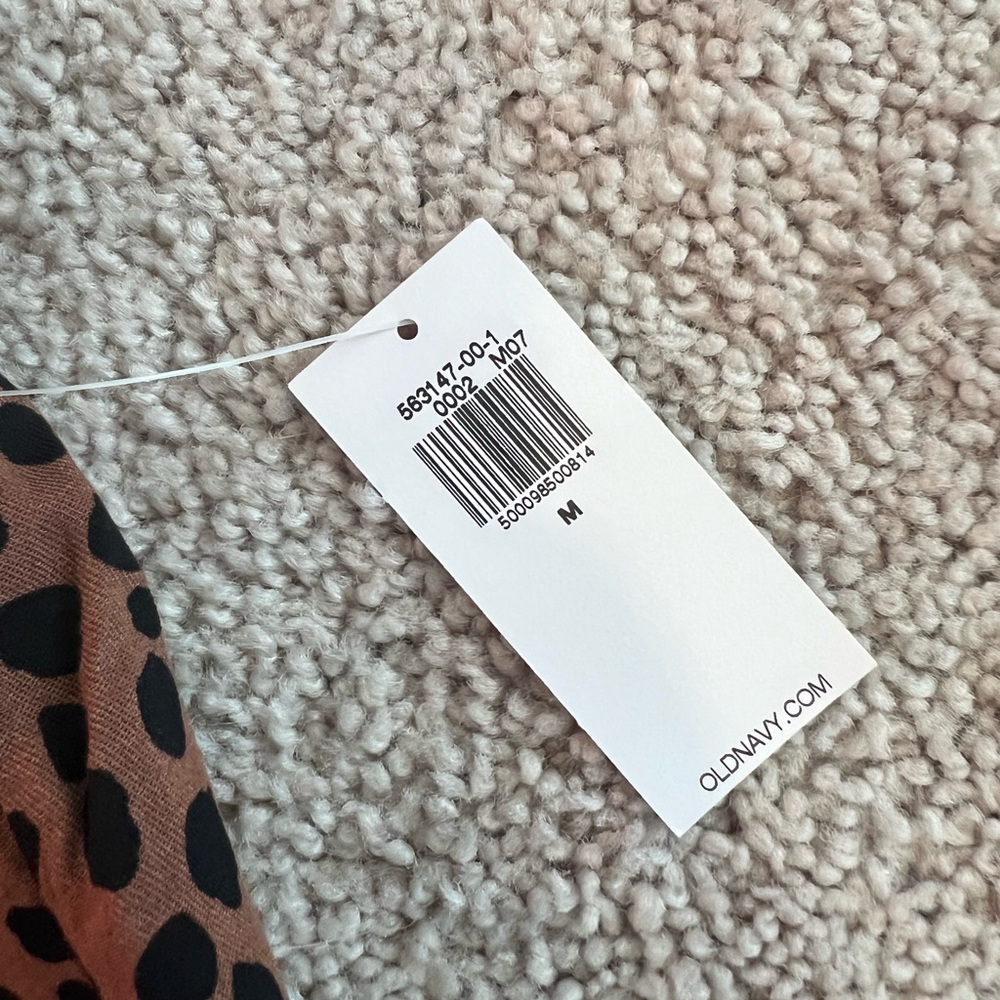 NWT! Old Navy, medium, animal print shorts with pockets - Picture 5 of 5